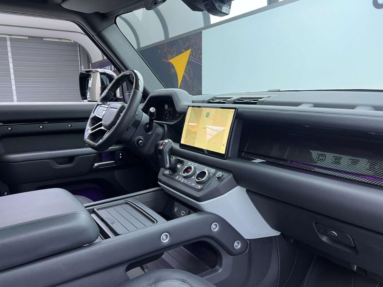 Land Rover Defender 2024