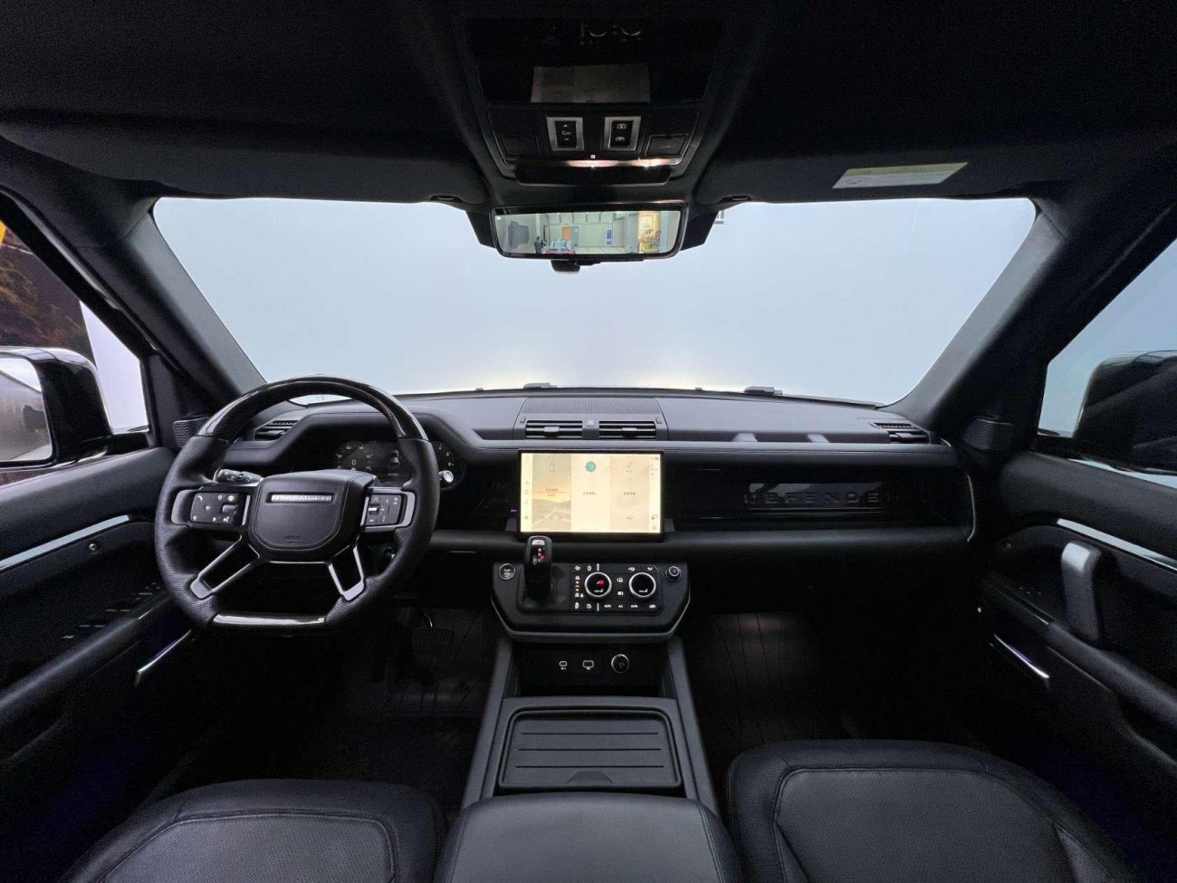 Land Rover Defender 2024