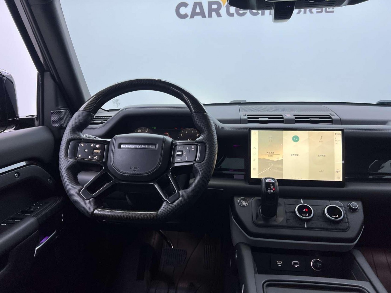 Land Rover Defender 2024