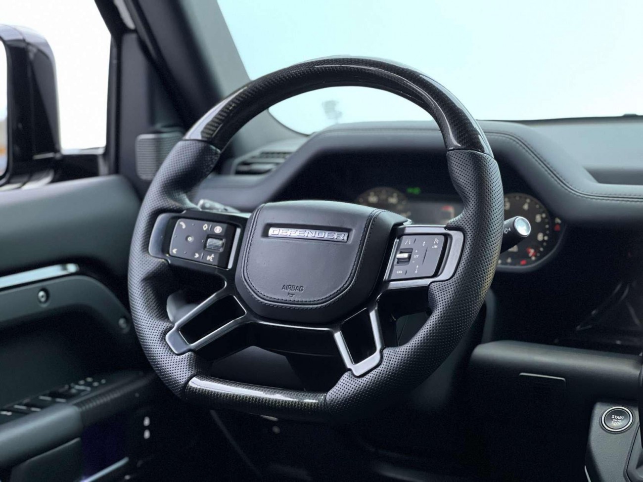 Land Rover Defender 2024