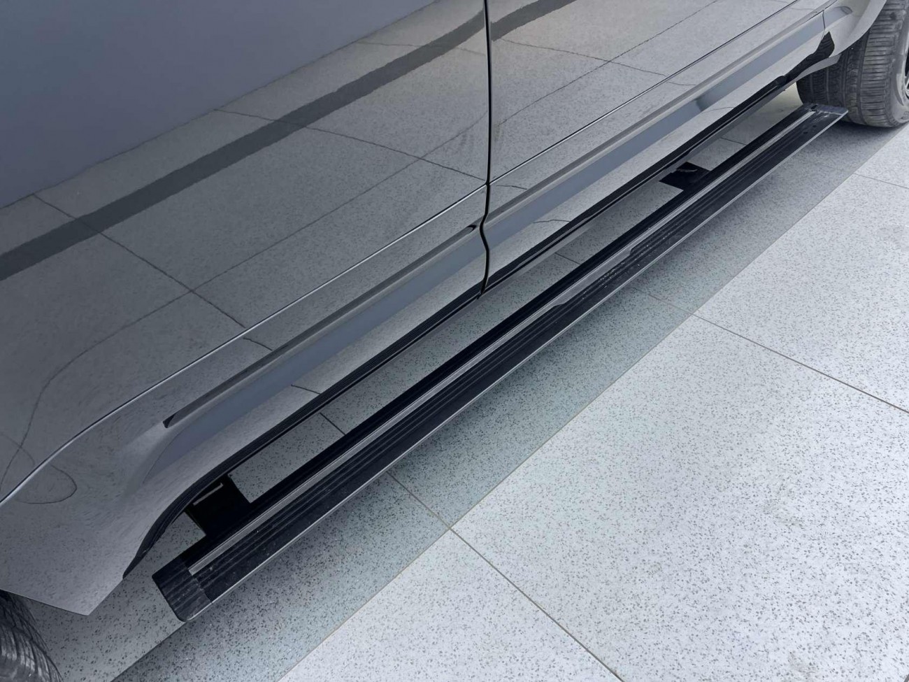 Land Rover Defender 2024