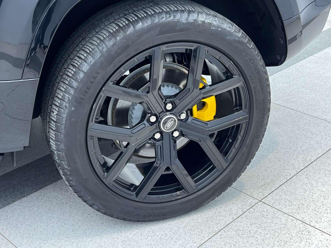 Land Rover Defender 2024