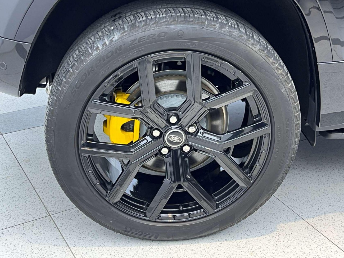 Land Rover Defender 2024