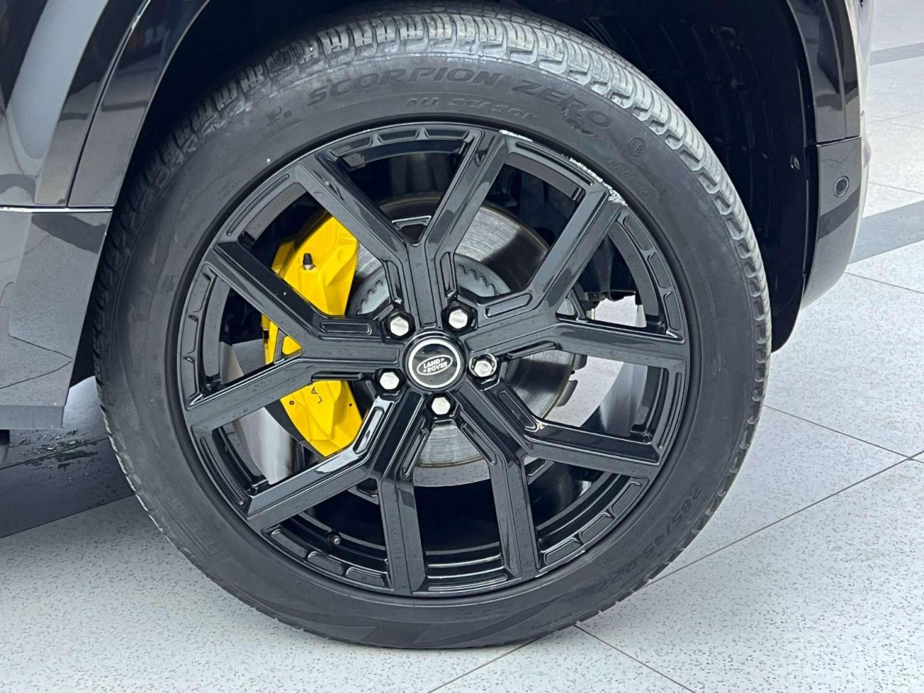 Land Rover Defender 2024