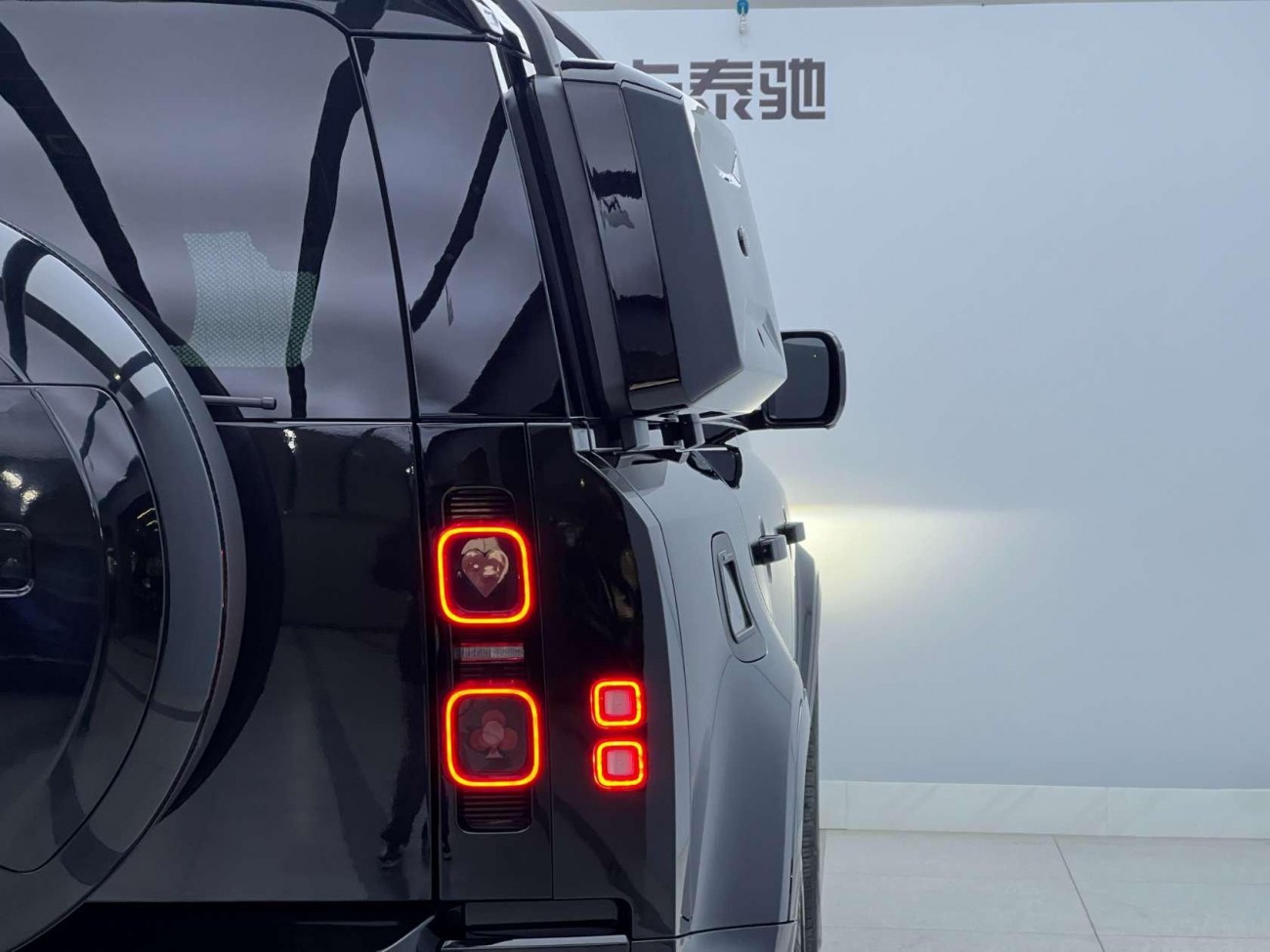 Land Rover Defender 2024