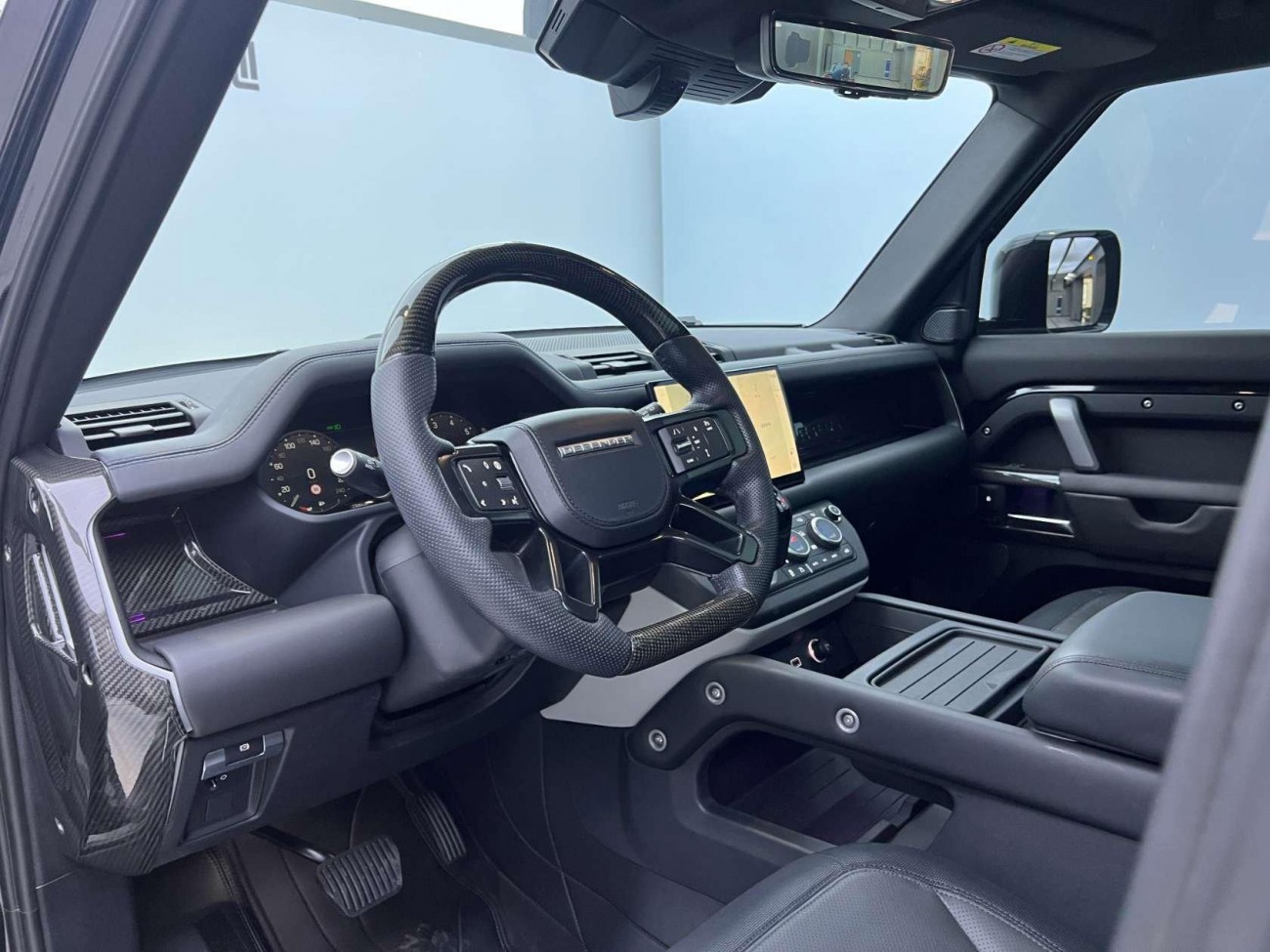 Land Rover Defender 2024