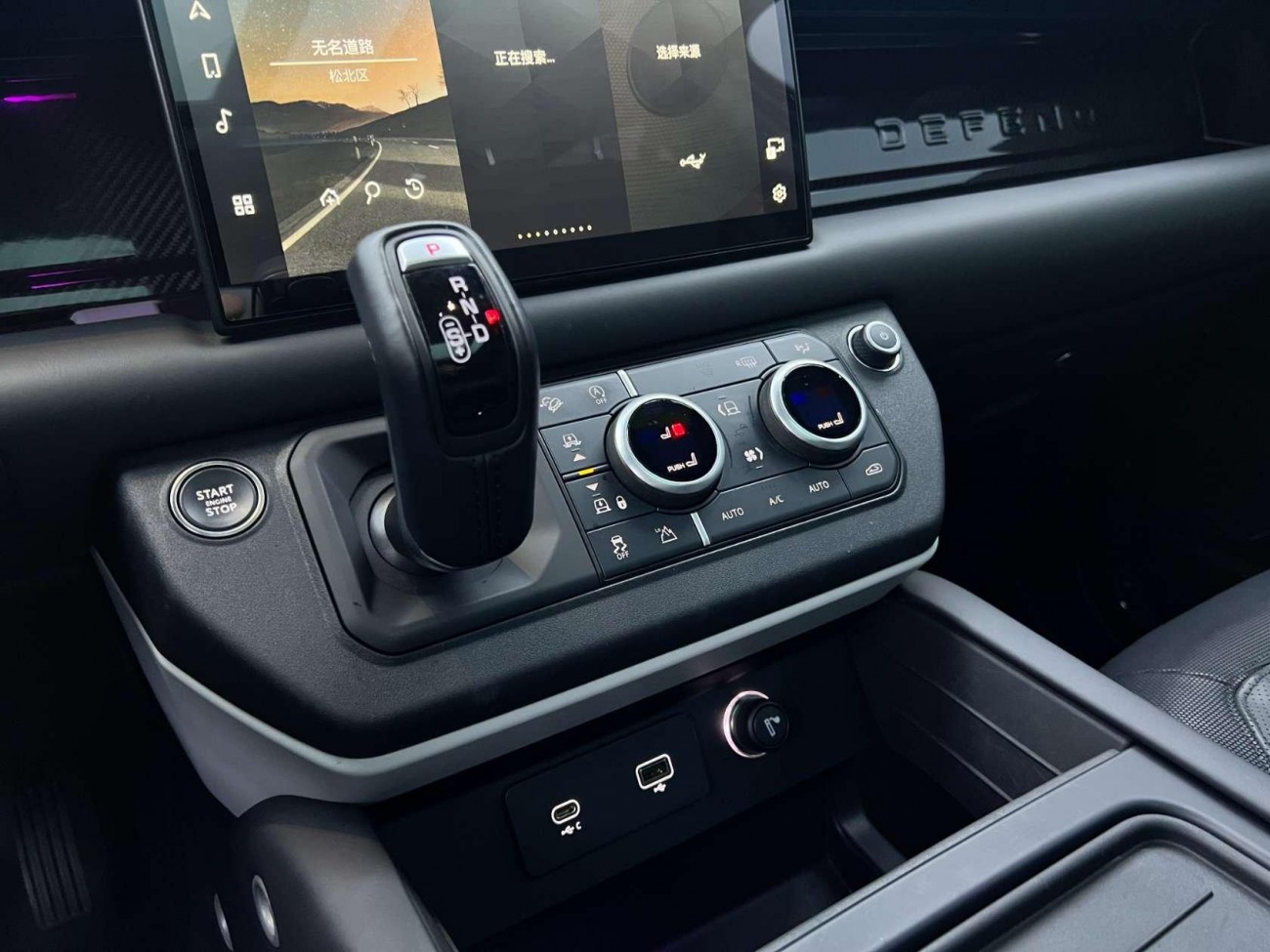 Land Rover Defender 2024