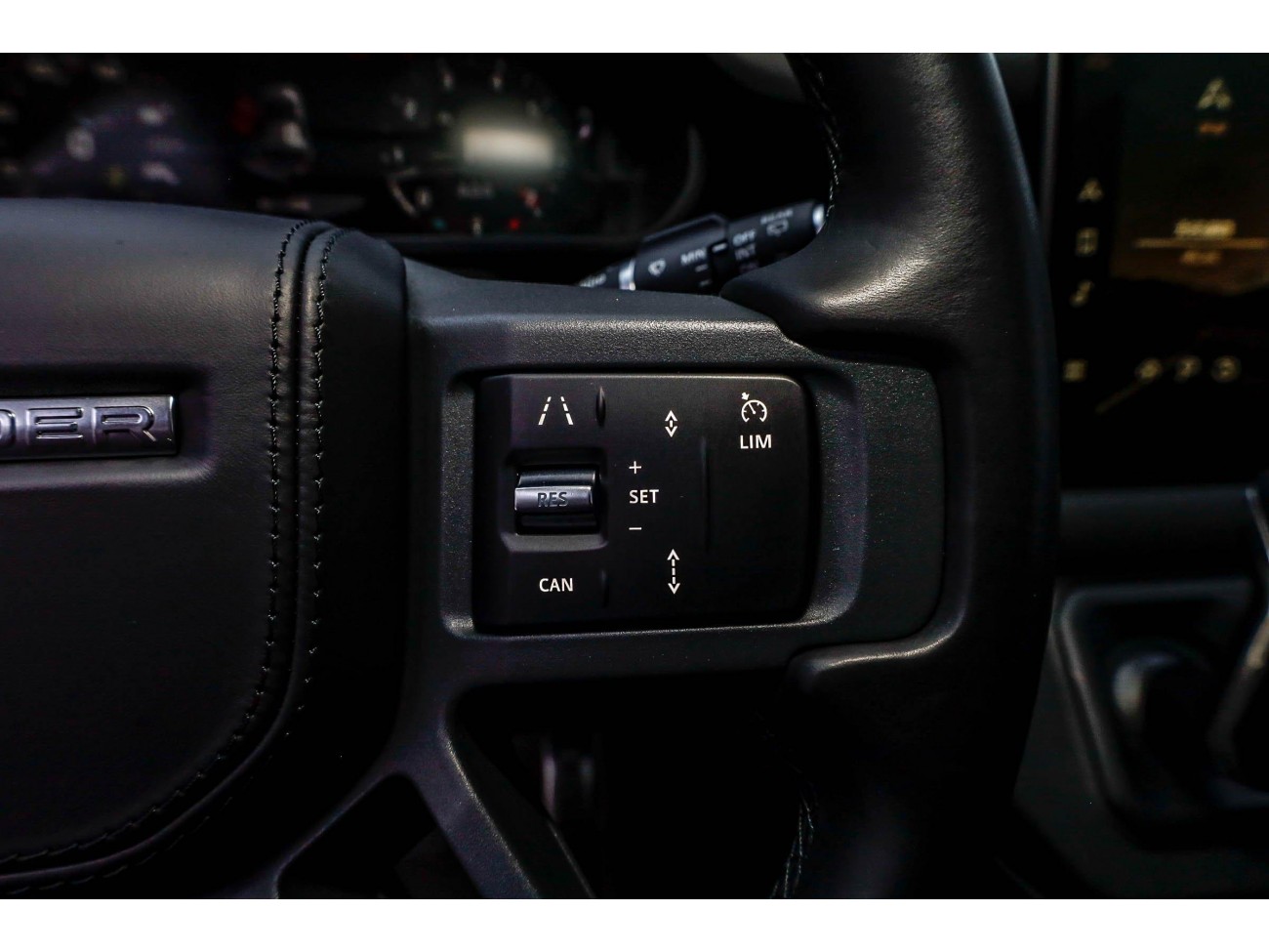 Land Rover Defender 2024