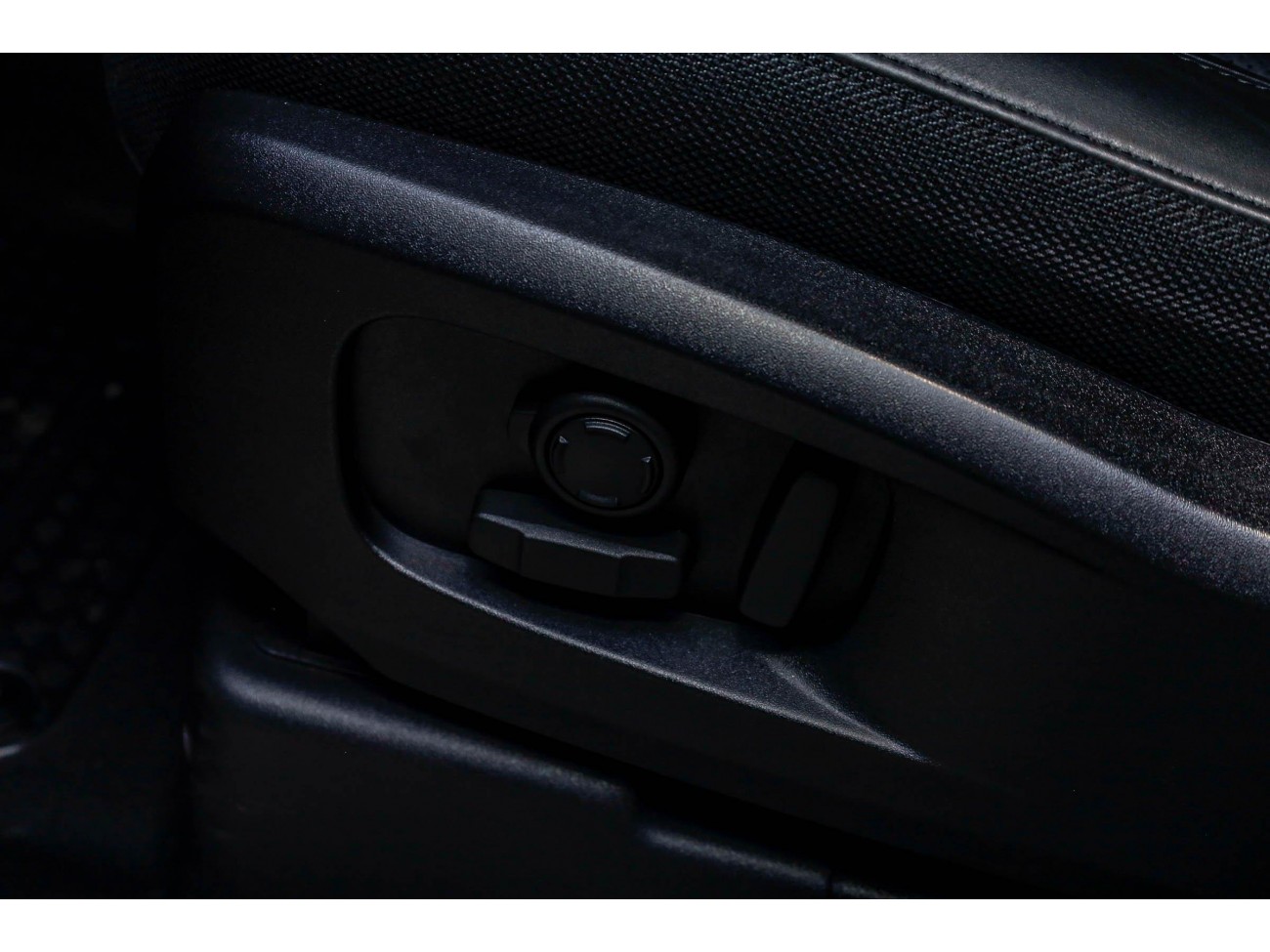 Land Rover Defender 2024