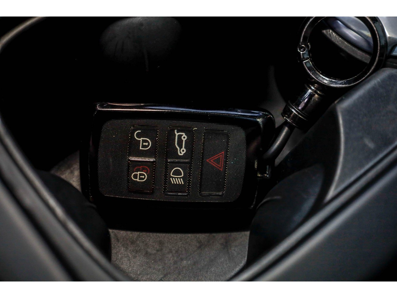 Land Rover Defender 2024