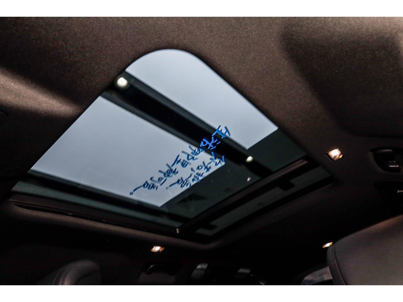 Land Rover Defender 2024