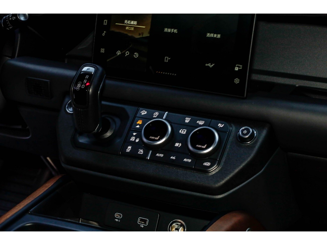 Land Rover Defender 2024