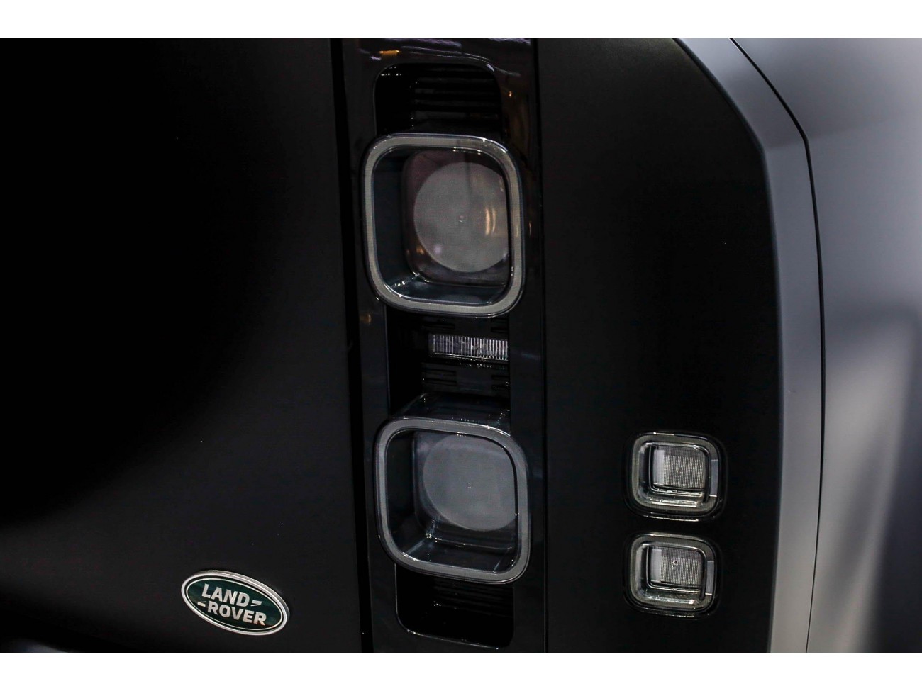 Land Rover Defender 2024