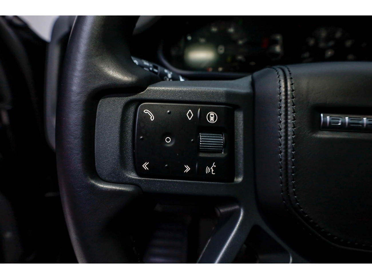 Land Rover Defender 2024