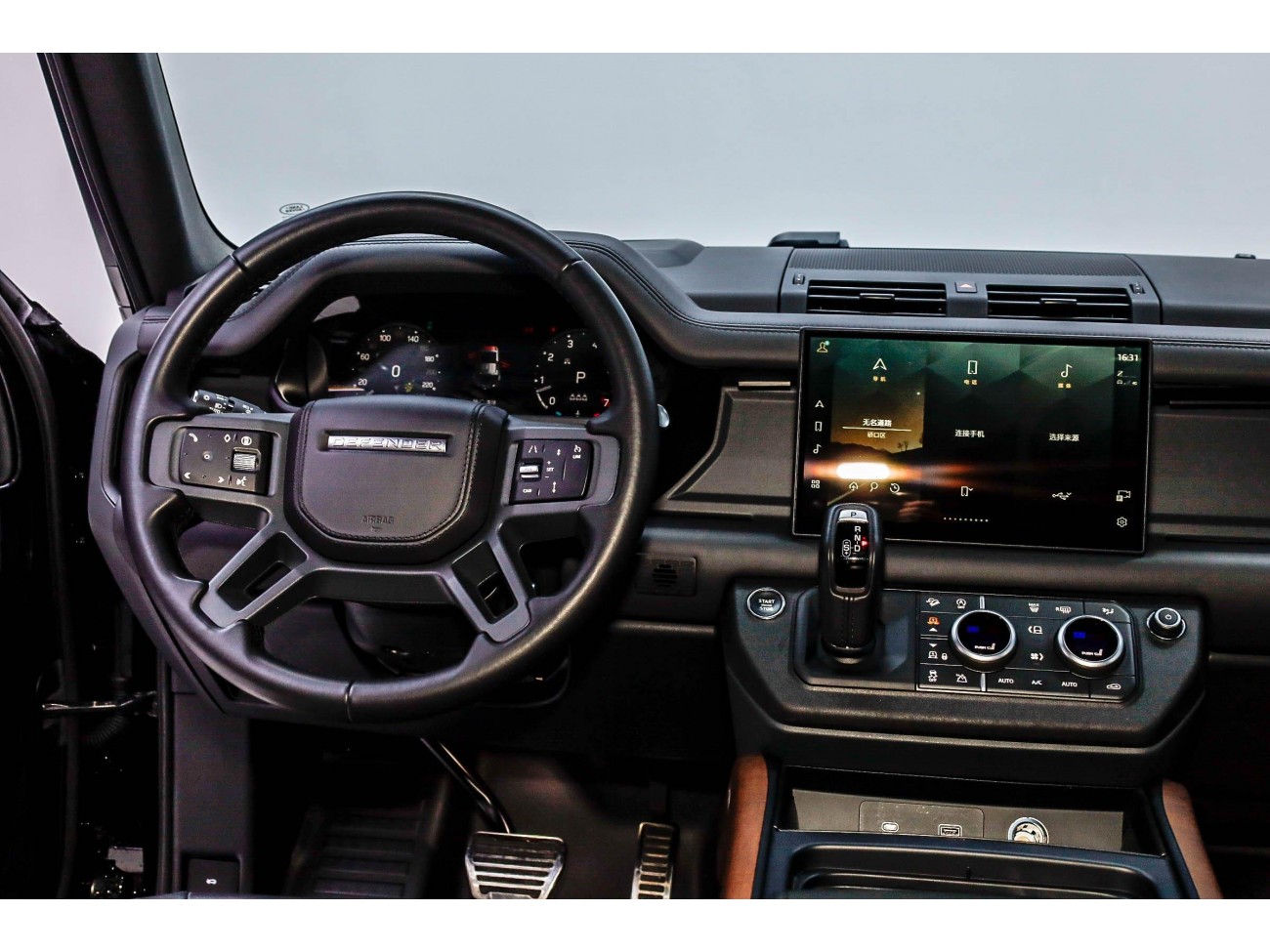Land Rover Defender 2024