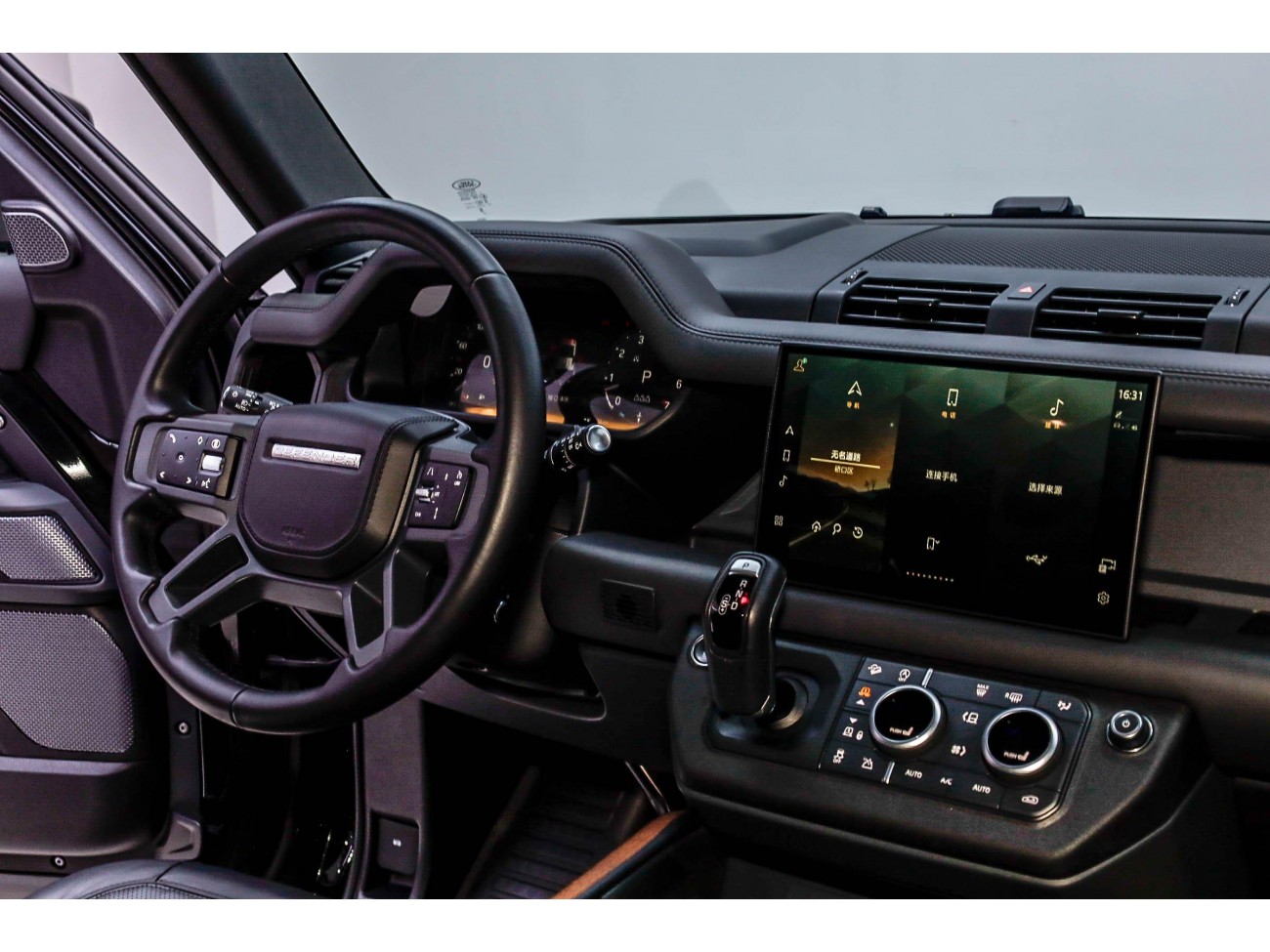 Land Rover Defender 2024