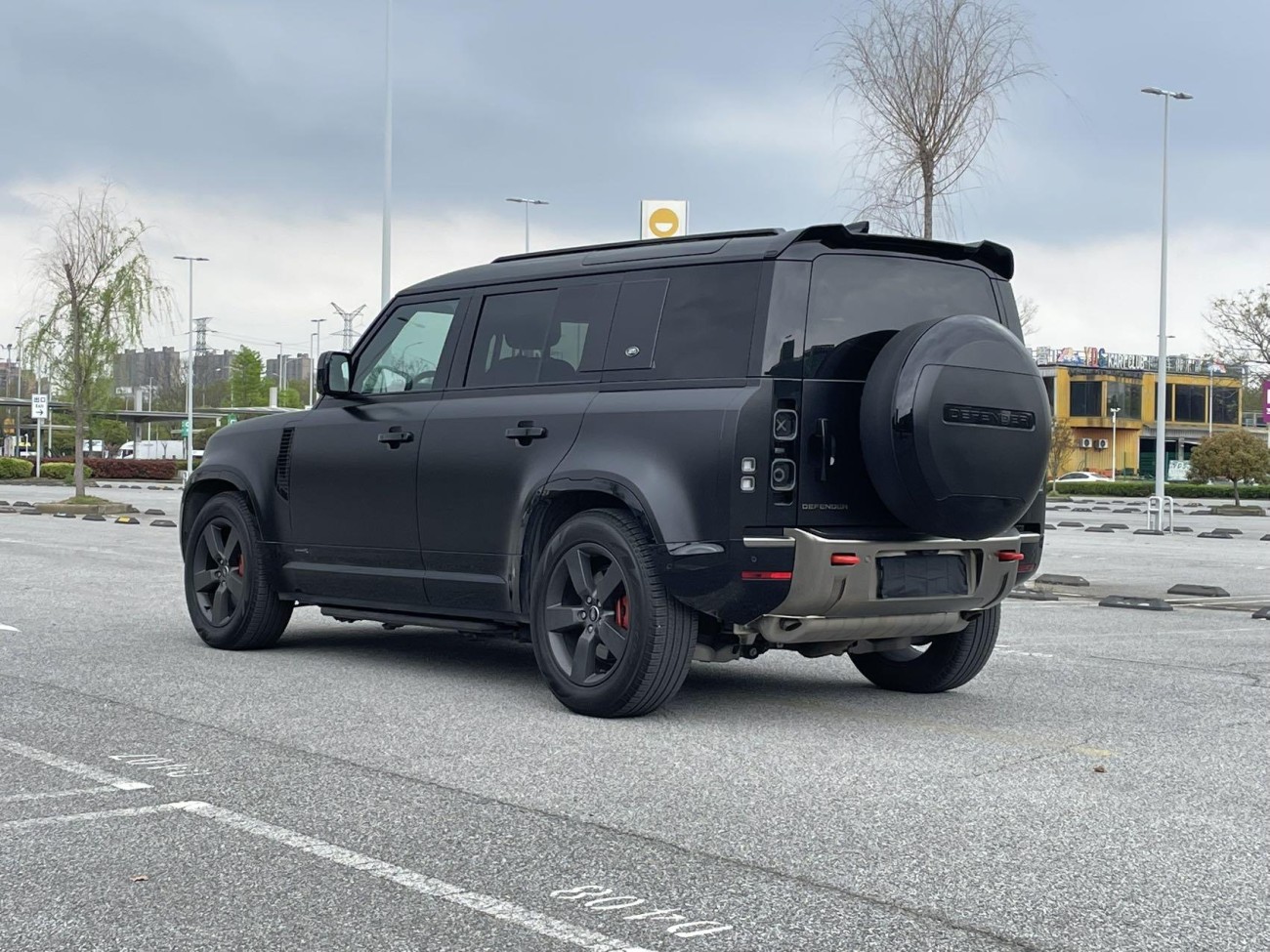 Land Rover Defender 2024