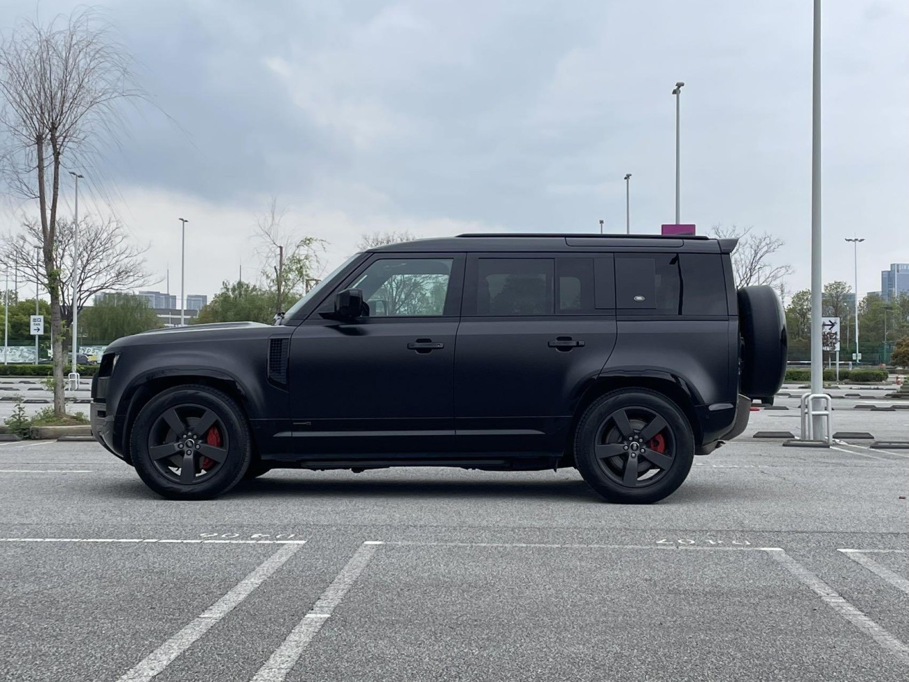 Land Rover Defender 2024