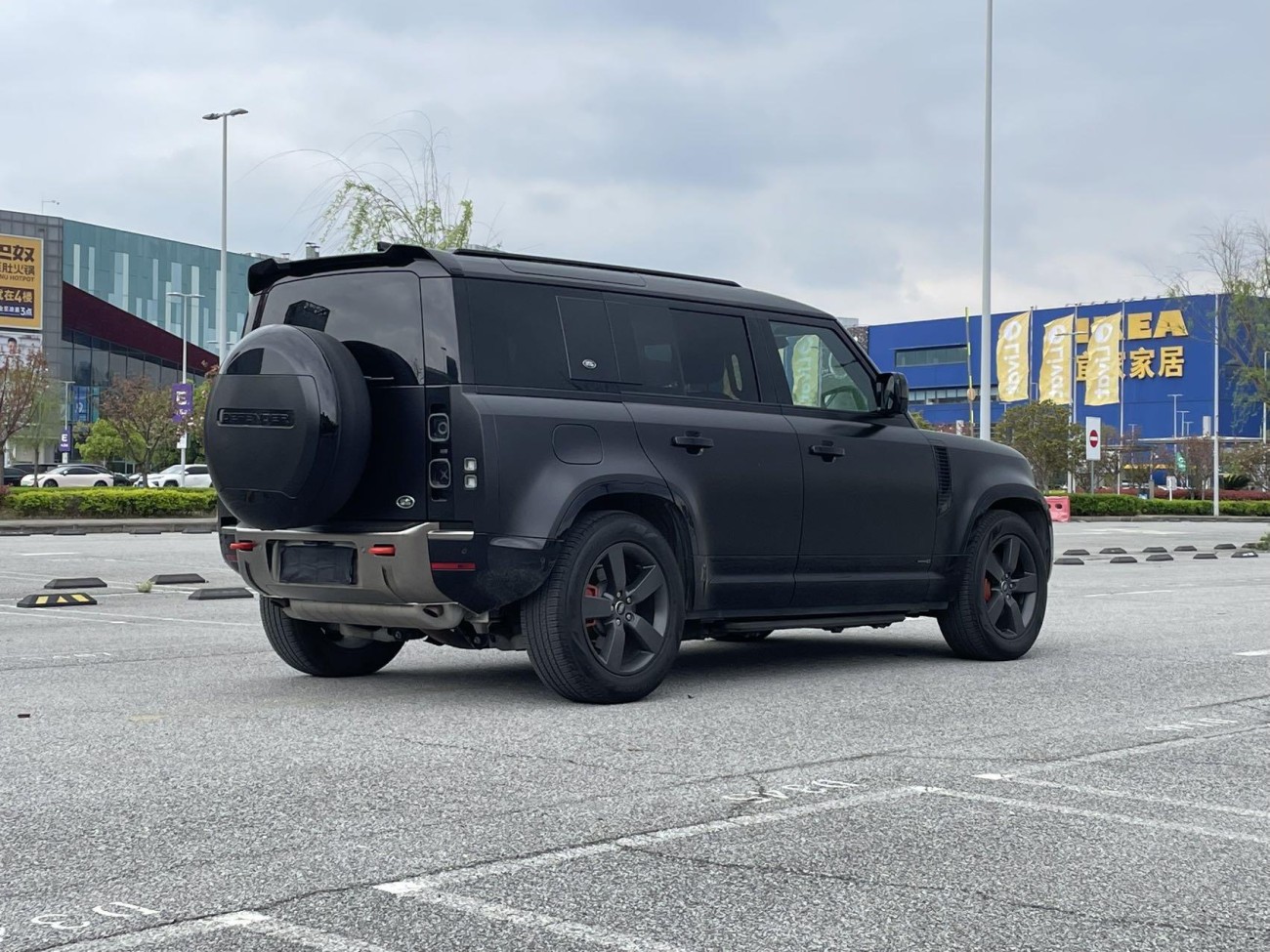 Land Rover Defender 2024