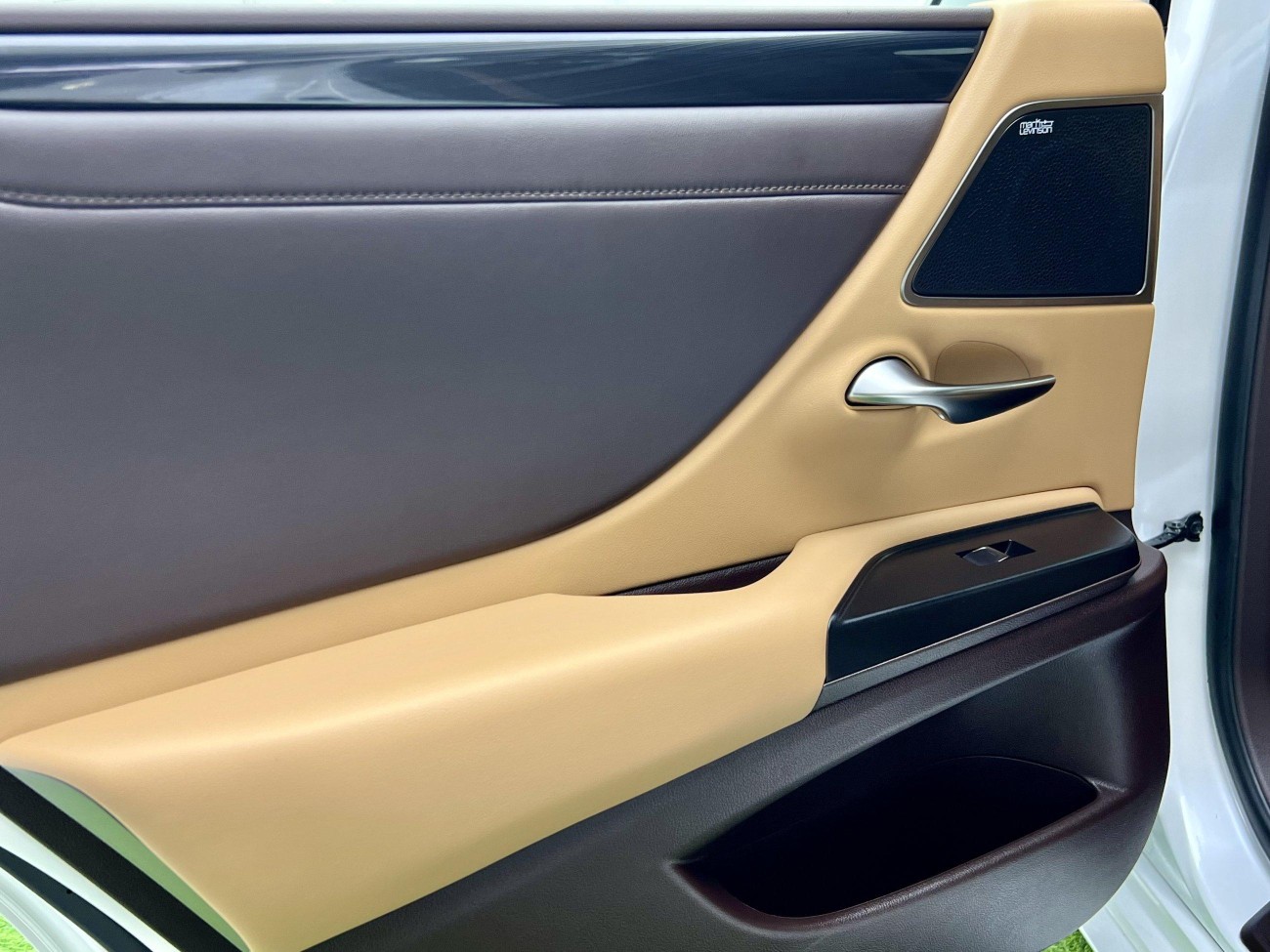Lexus ES 300h 2021