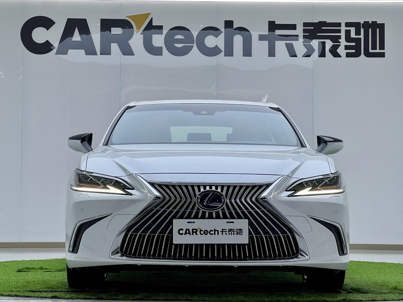 Lexus ES 300h 2021