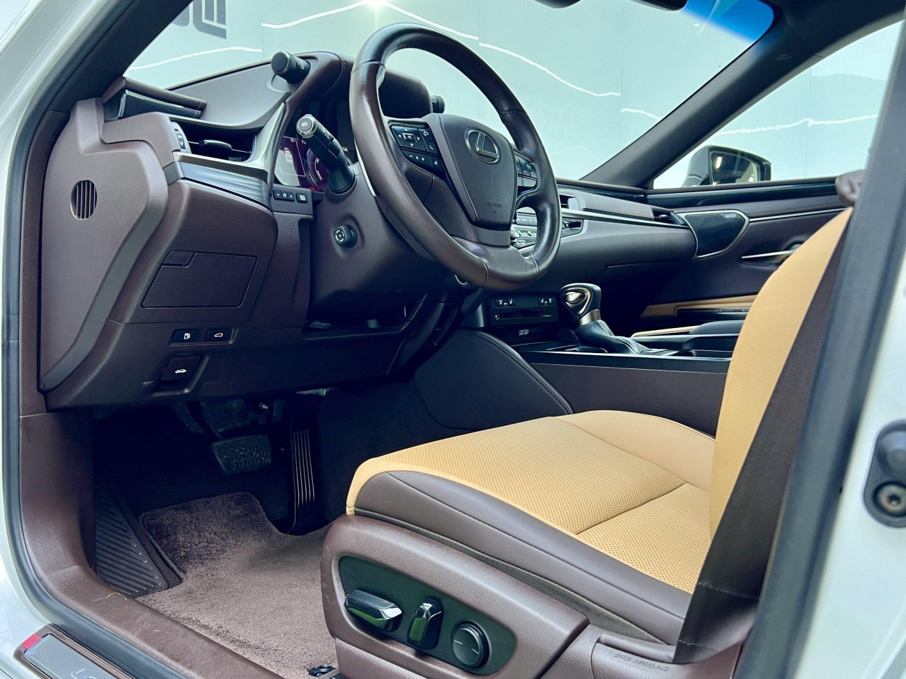 Lexus ES 300h 2021