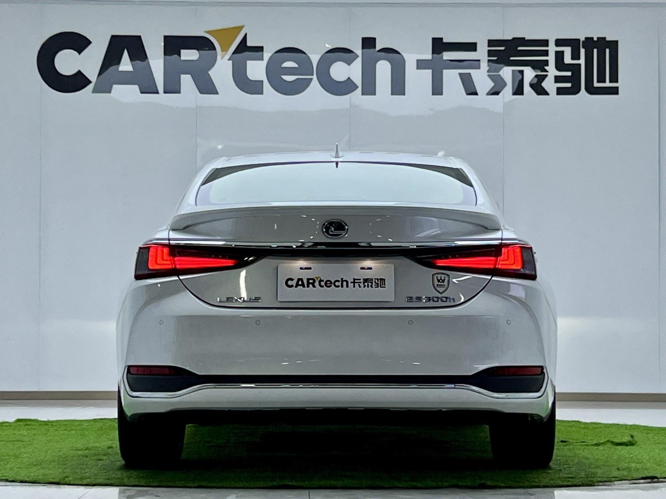 Lexus ES 300h 2021