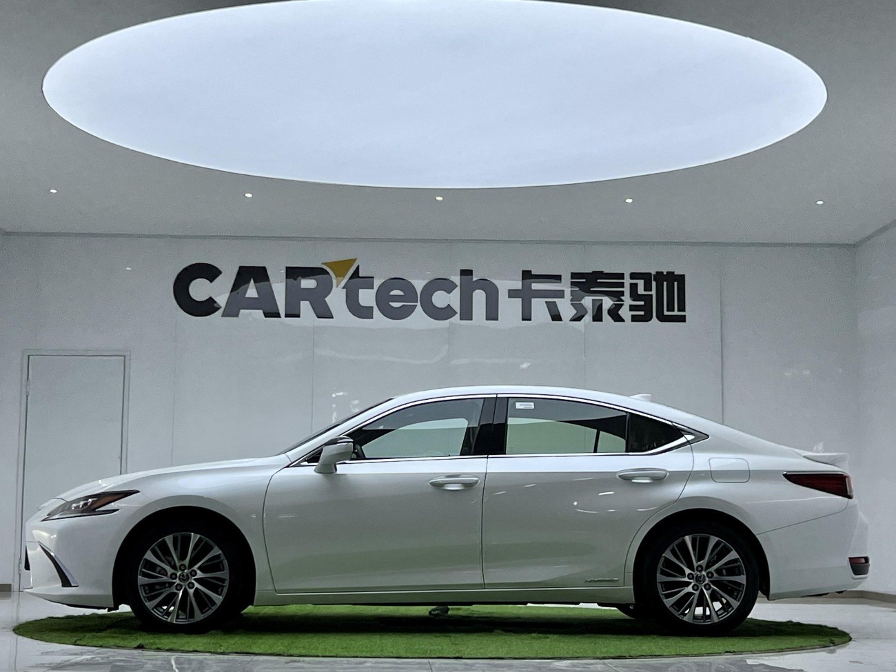 Lexus ES 300h 2021