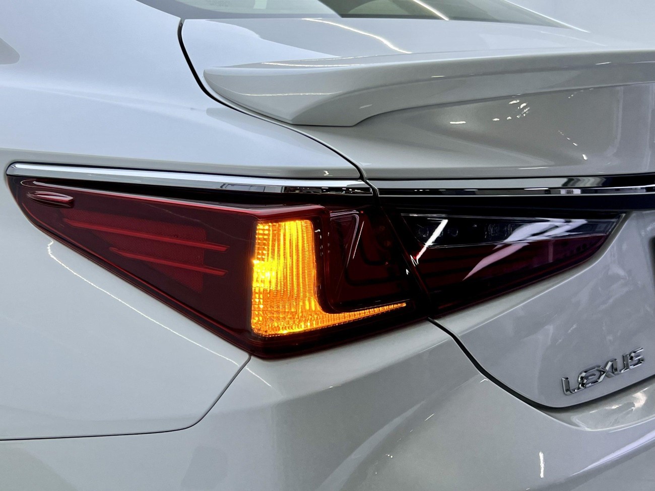 Lexus ES 300h 2021