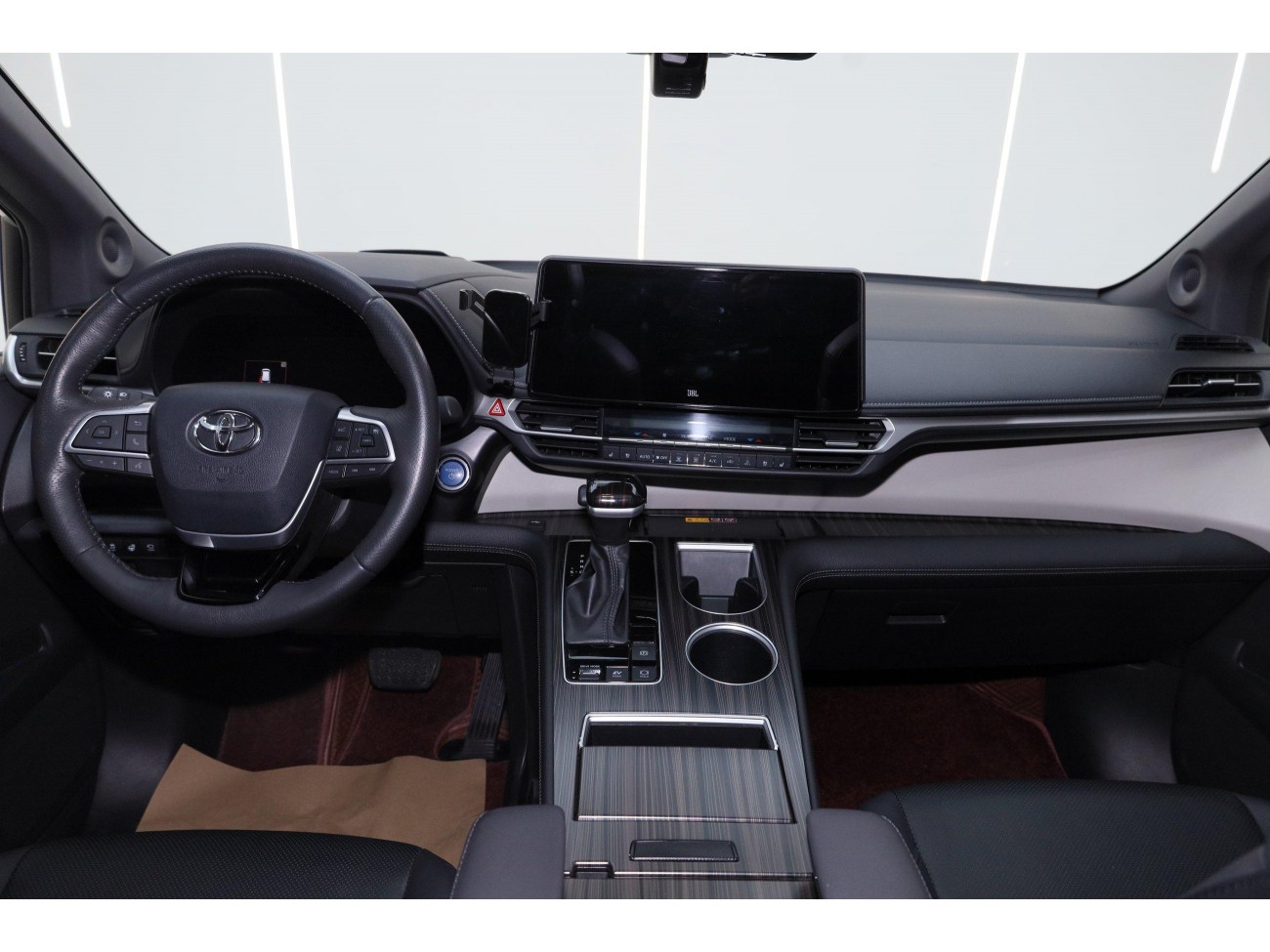 Toyota Granvia 2024