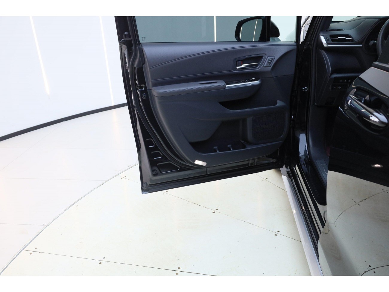 Toyota Granvia 2024