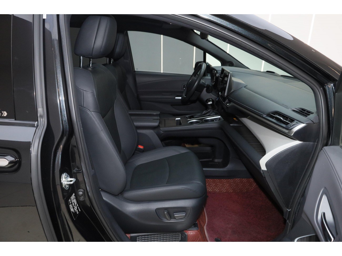 Toyota Granvia 2024