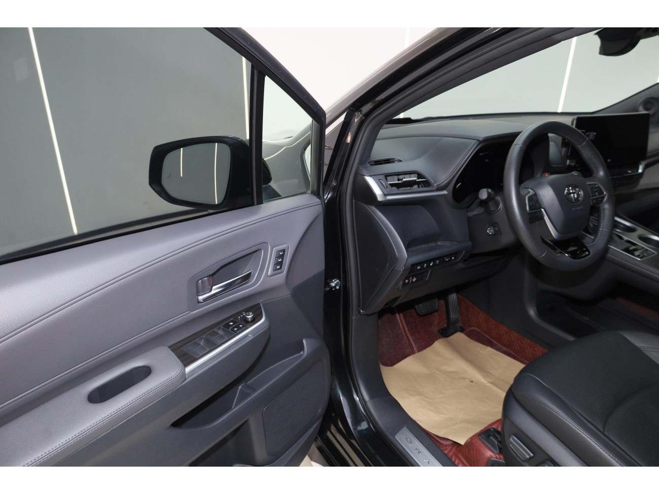 Toyota Granvia 2024