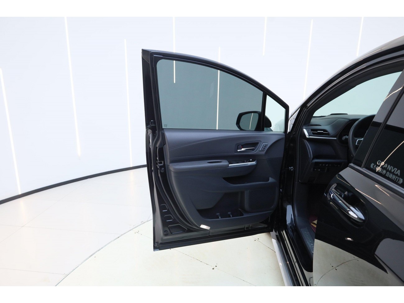 Toyota Granvia 2024