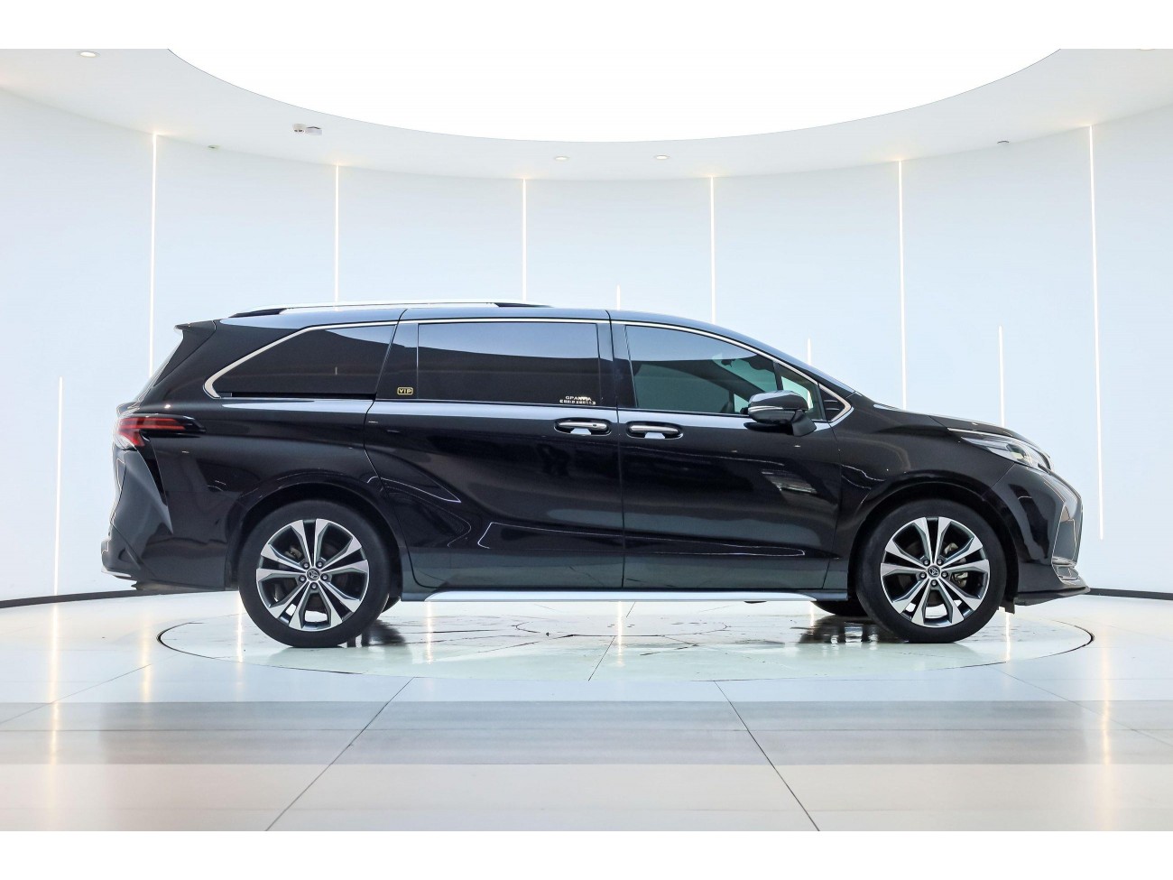 Toyota Granvia 2024