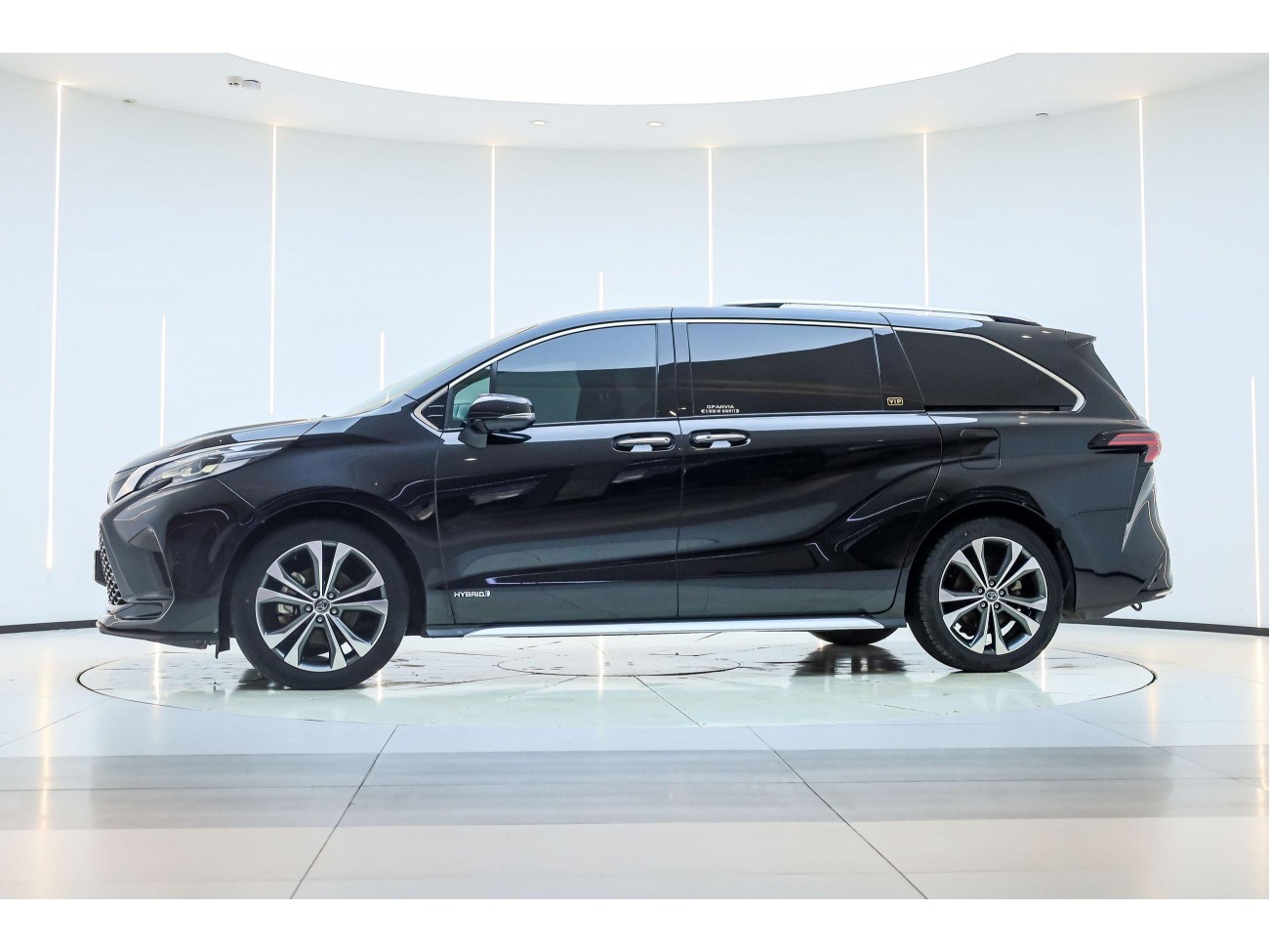 Toyota Granvia 2024