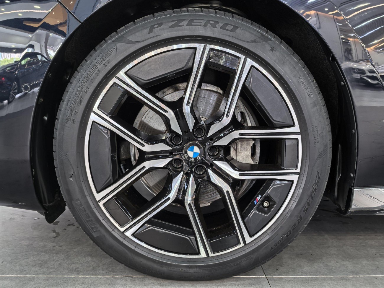 BMW 735Li 2023
