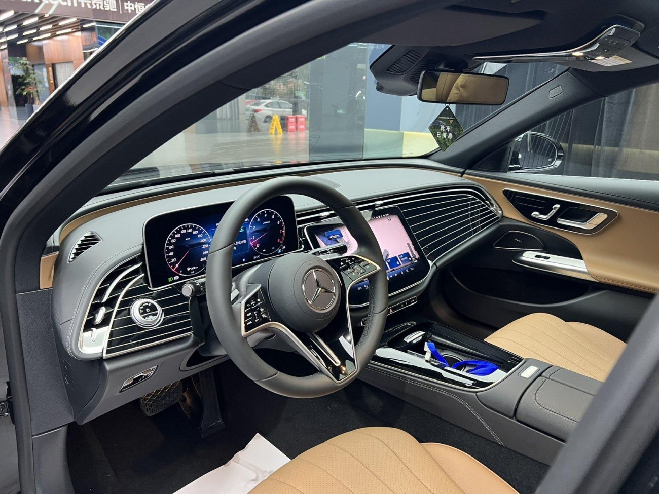 Mercedes-Benz E 260 L 2025