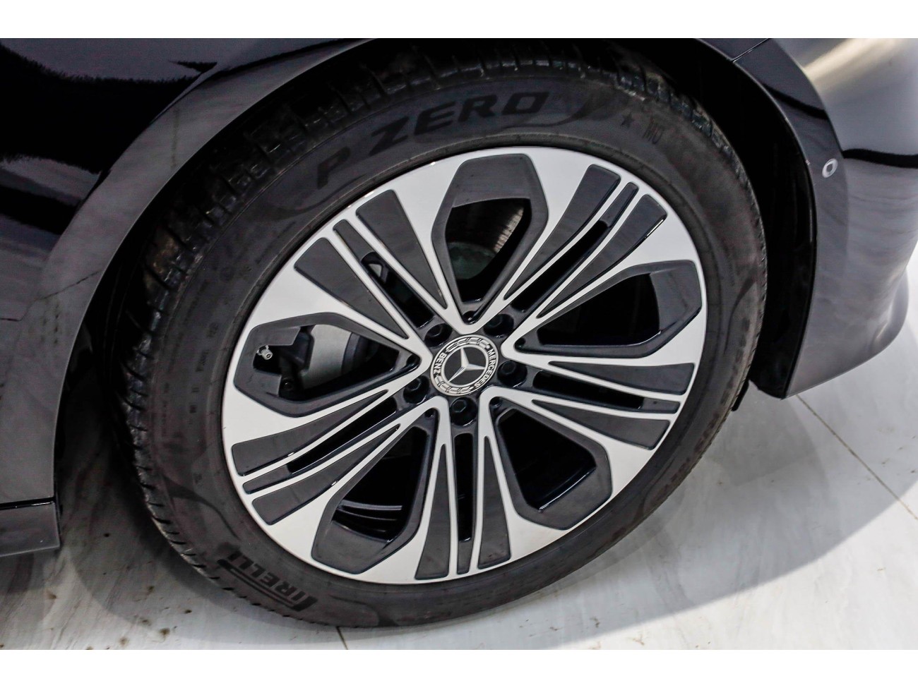 Mercedes-Benz E 300 L 2025