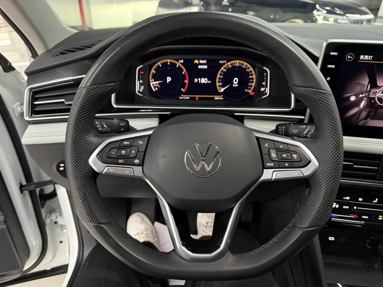 Volkswagen Tiguan L 2024