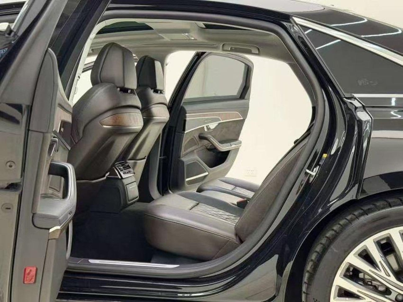 Audi A8L 55 TFSI 2021