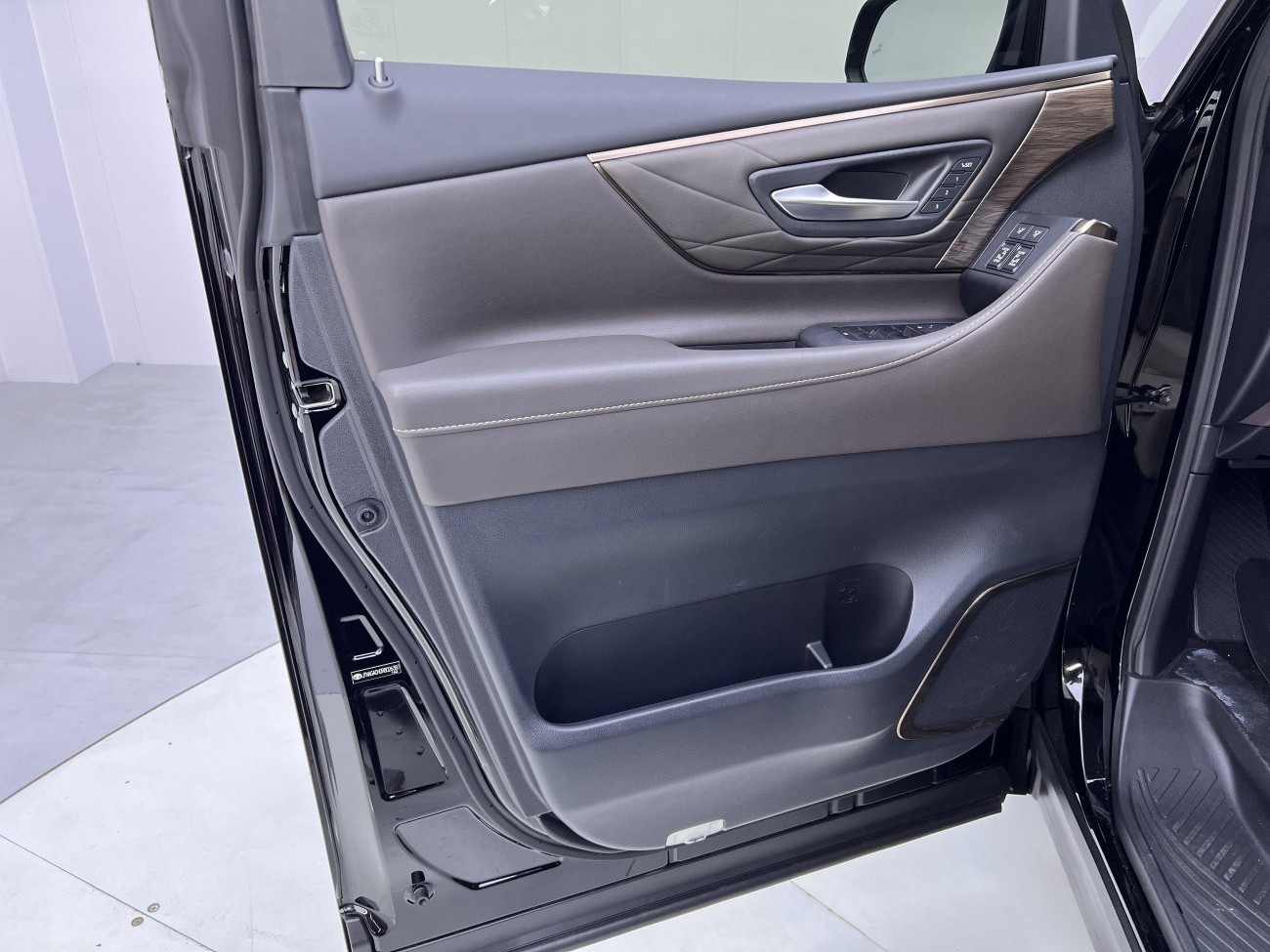 Toyota Vellfire 2024