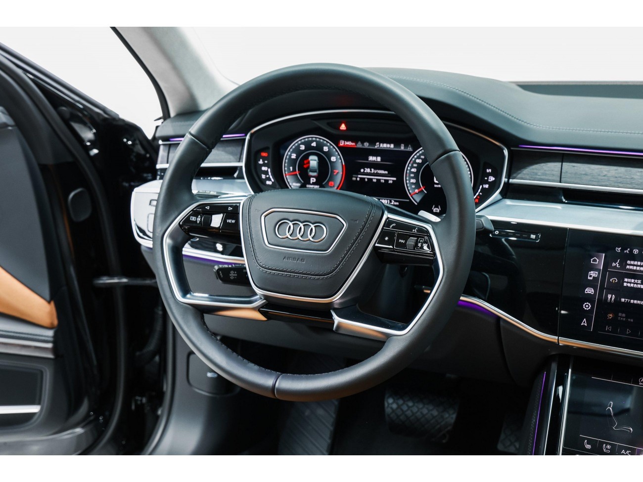 Audi A8L 55 TFSI 2025