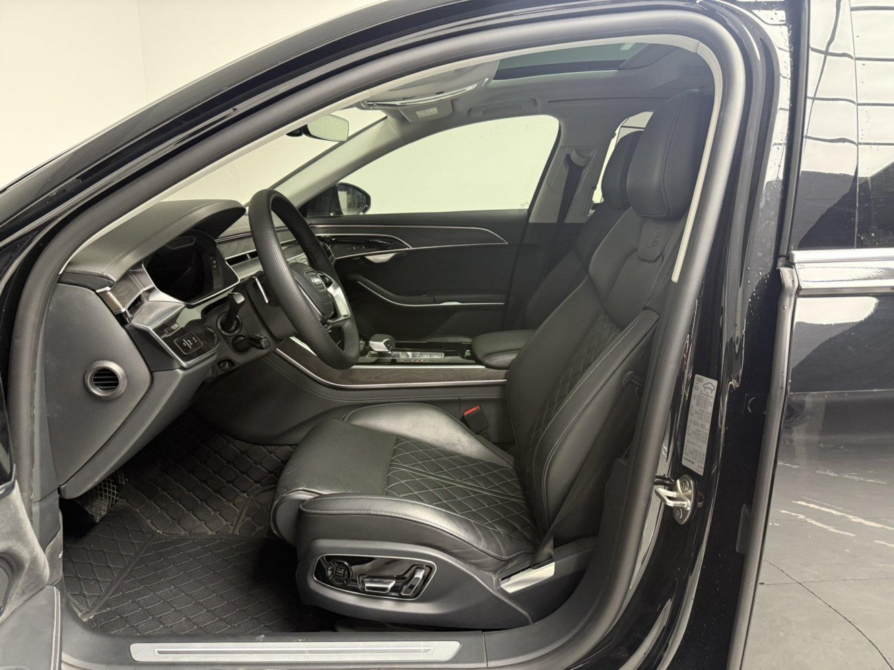 Audi A8L 50 TFSI 2023