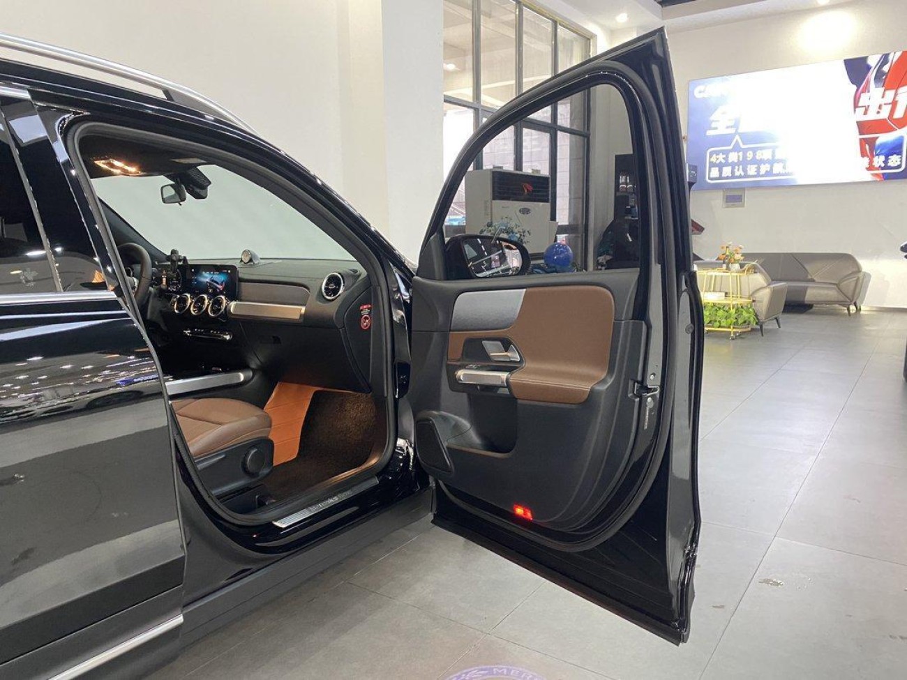 Mercedes-Benz GLB 2023