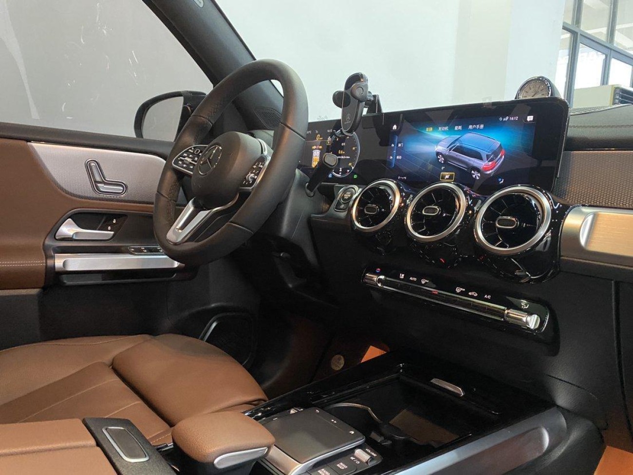 Mercedes-Benz GLB 2023