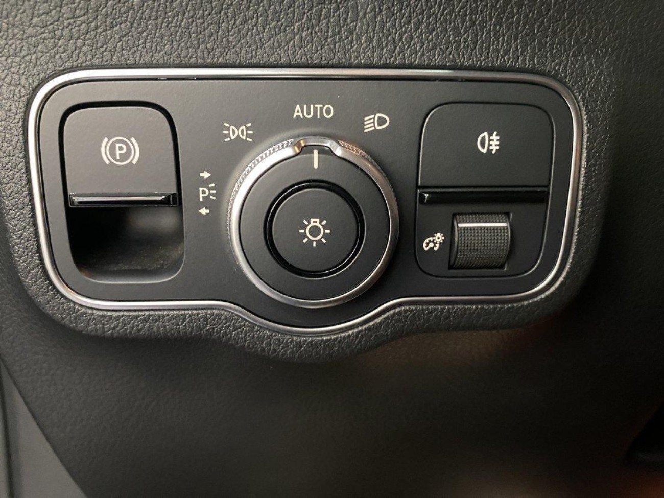 Mercedes-Benz GLB 2023