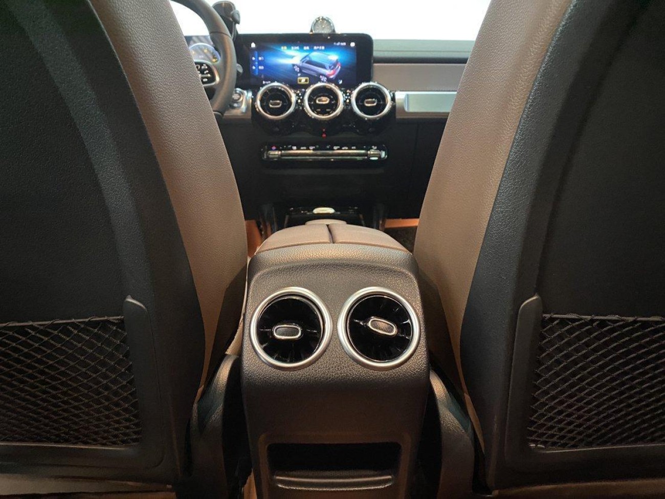 Mercedes-Benz GLB 2023