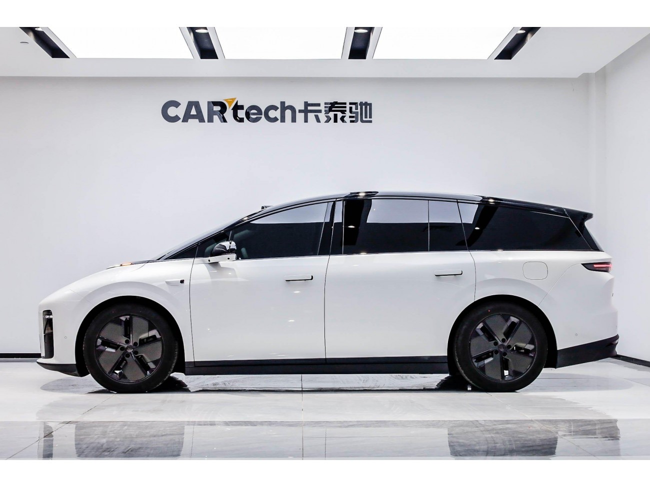 Li Auto i8 2025