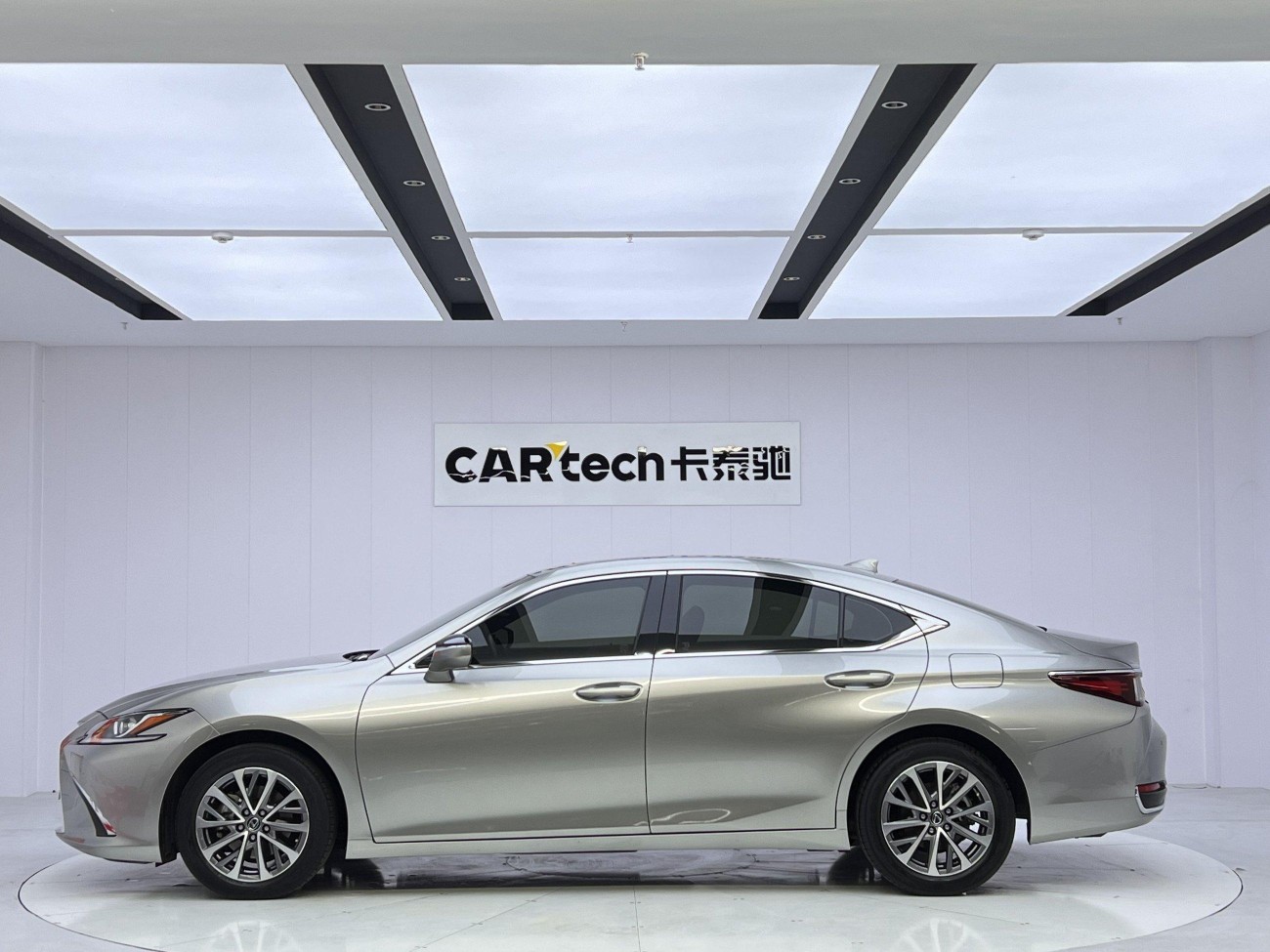 Lexus ES 200 2022